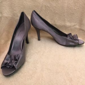 Open toe heel, The Touch of Nina